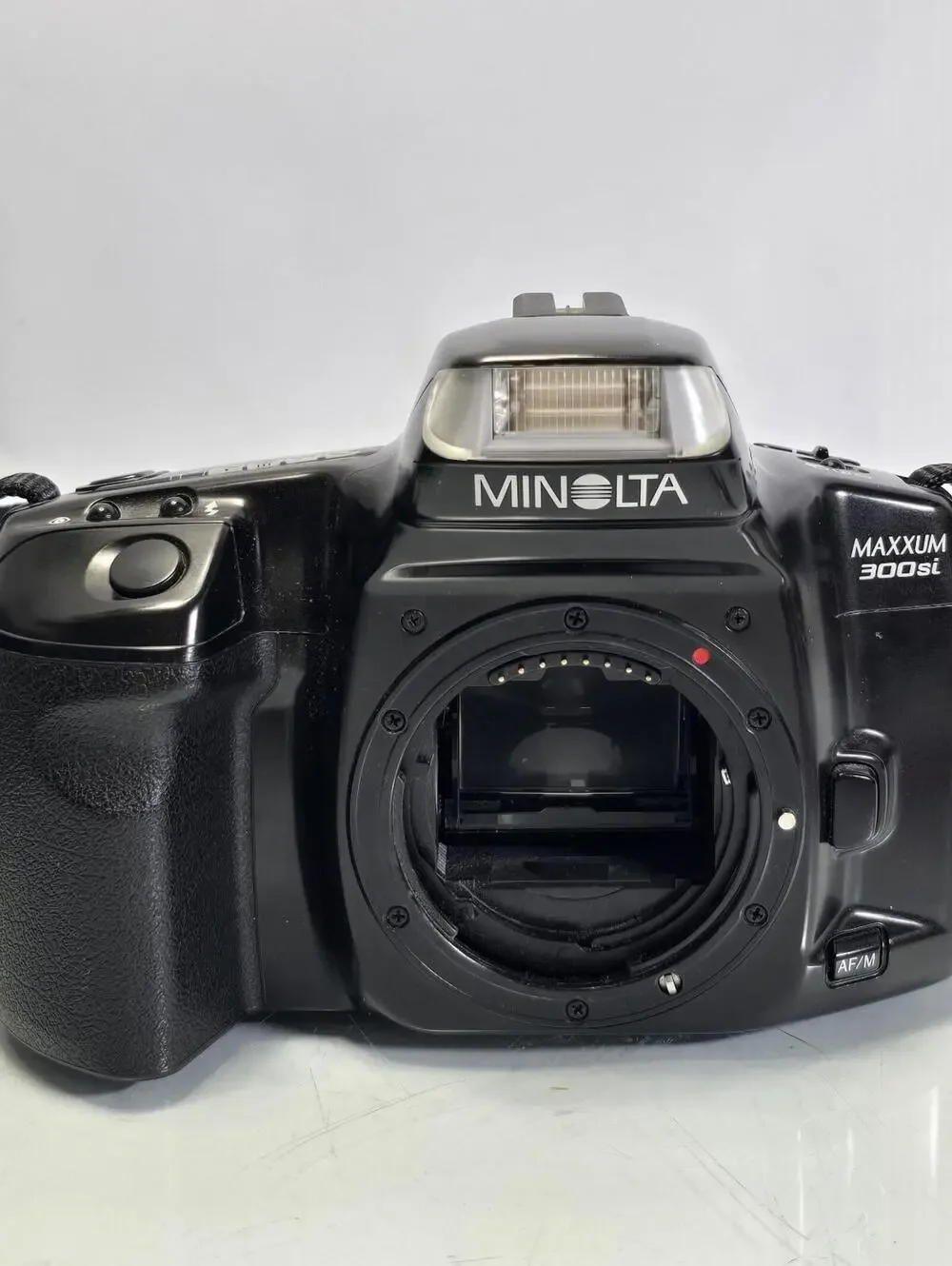 Minolta Maxxum 300si 35mm SLR Film Camera Body Only Autofocus Tested